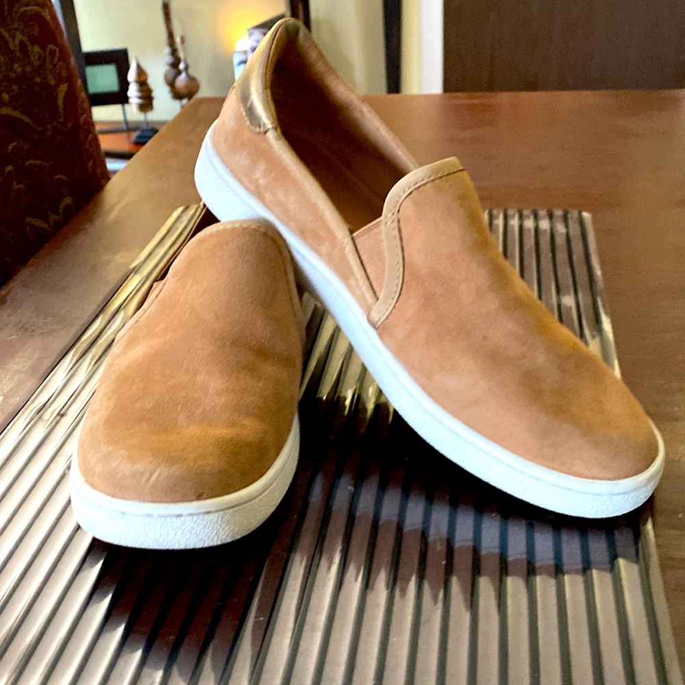Woman’s UGG suade sneakers size 8
